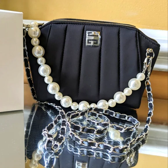 Givenchy - Picture 3 of 10